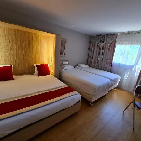 C Spacieuses 호텔 4*