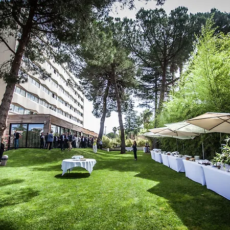 C Spacieuses 호텔 4*